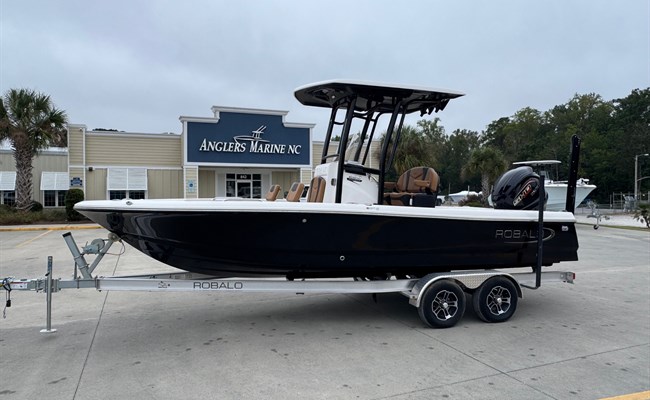 2024 Robalo 226 Cayman 